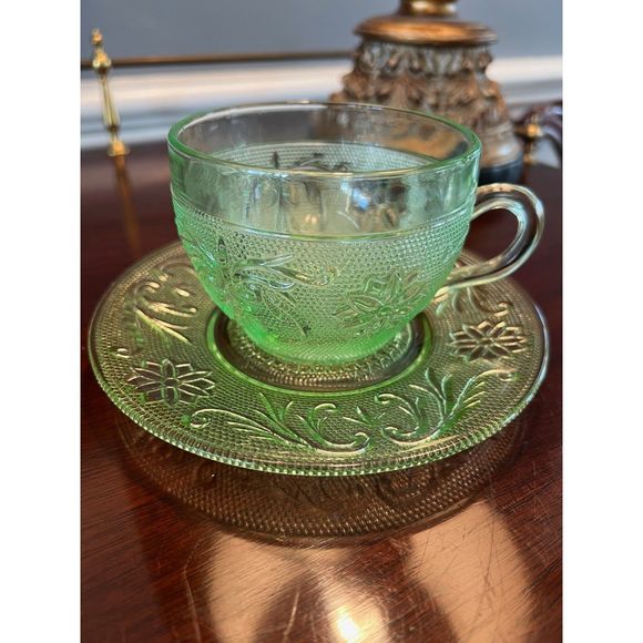 Vintage Tiara Glass Sandwich Pattern Chantilly‎ Green Cup and Saucers Set of 8 - Picture 4 of 6